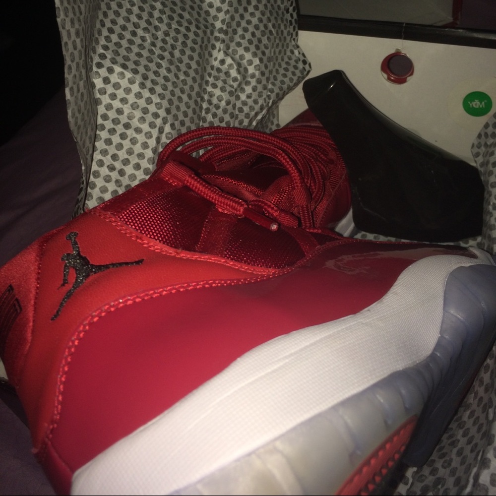 Jordan 11 gym red